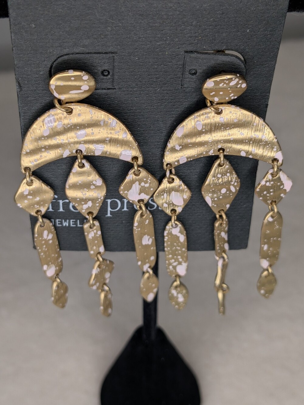 NWT Free Press Nordstrom Rack Brushed Gold & White Speckled Chandelier Dangle